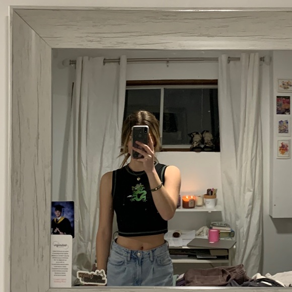 Crop top with dragon detail - Picture 3 of 4